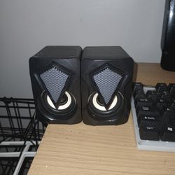 Light Up Key Board And Speakers 