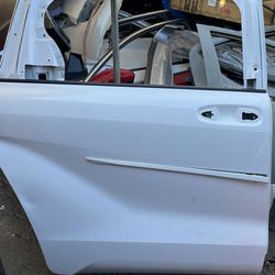 21-25 Toyota Sienna Right Door