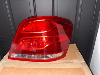 13-15 Mercedes-bendz Glk tail light