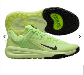 Nike new kids size 1c cross baseball/softball turfs