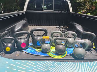 VARIETY OF  KETTLEBELLS
KETTLEBELLS  (SINGLE) :   10lb. =$10  & $20 / 15LB. = $20 & $35  / 25LB. = $45 / 30LB. = $55 / 35LB. = $60 / 40LB. = $65 / 45L