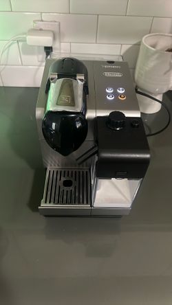 Nepresso Delonghi Coffee Machine