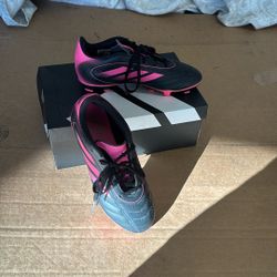 Used Girls Soccer Shoes