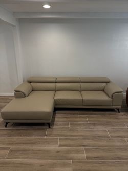 Copenhagen Kinsley Chaise Sectional - Excellent Condition