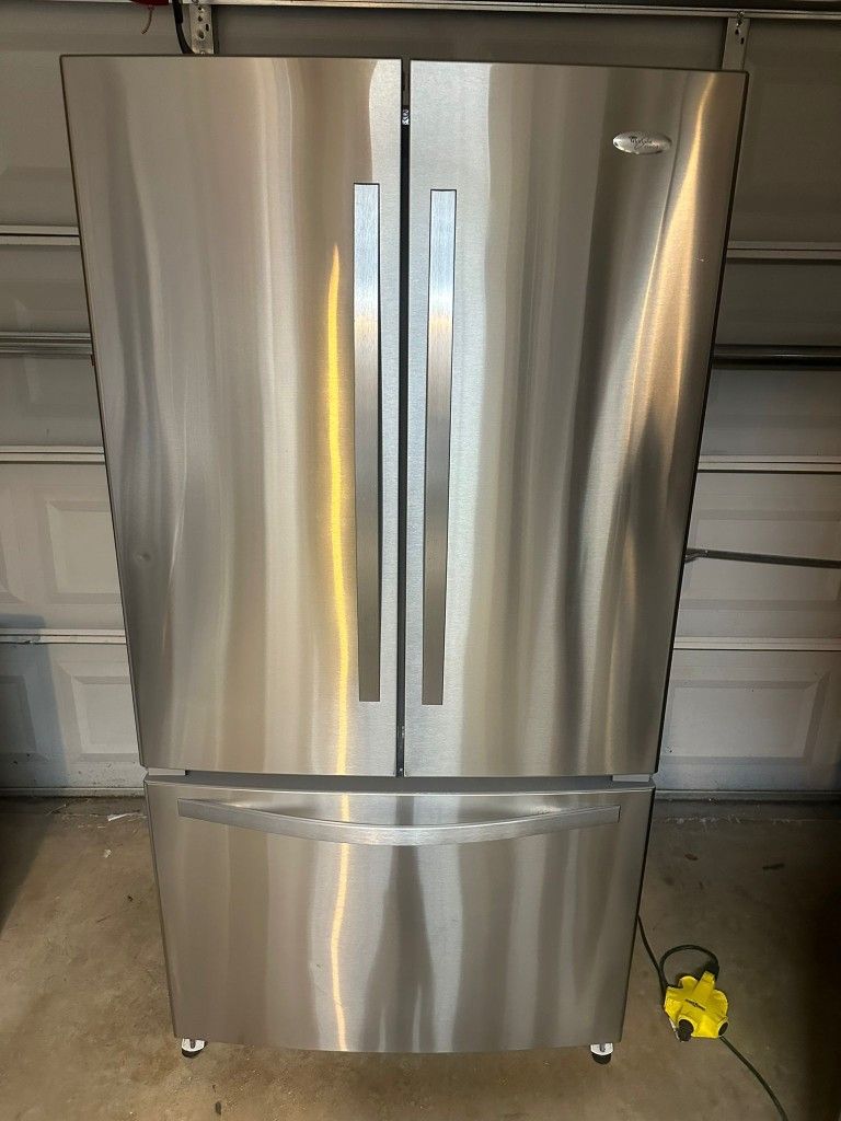 Refrigerator in perfect condition whit delivery and installation free