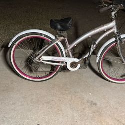 Del Rio Antique Bike