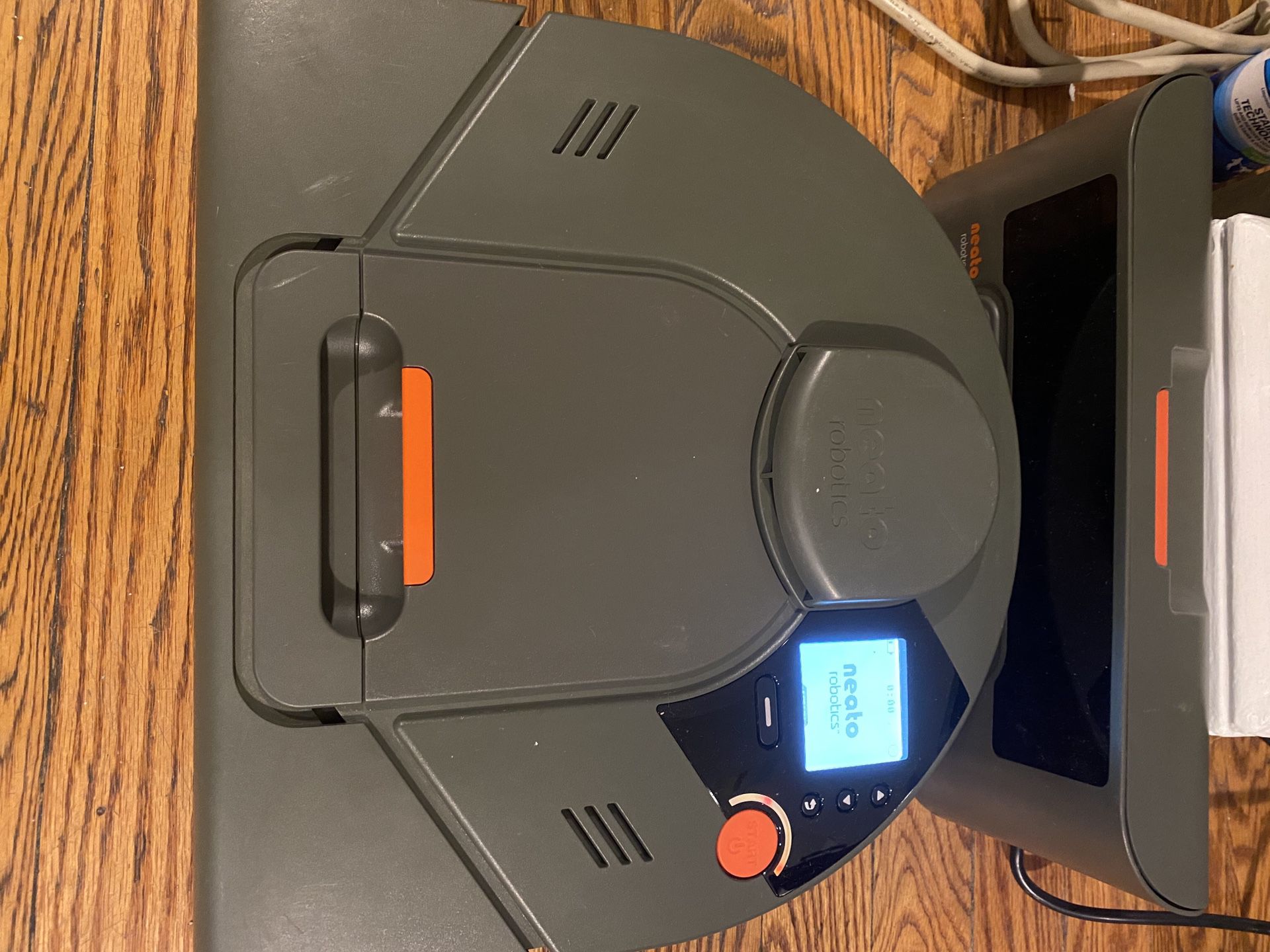 Neato (Roomba-like) automatic vacuum