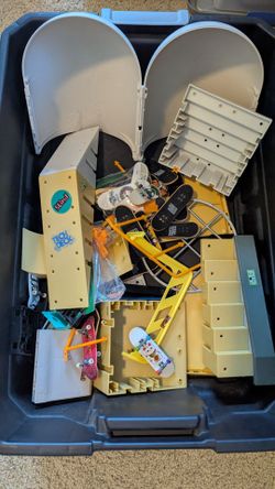 Tech deck lot