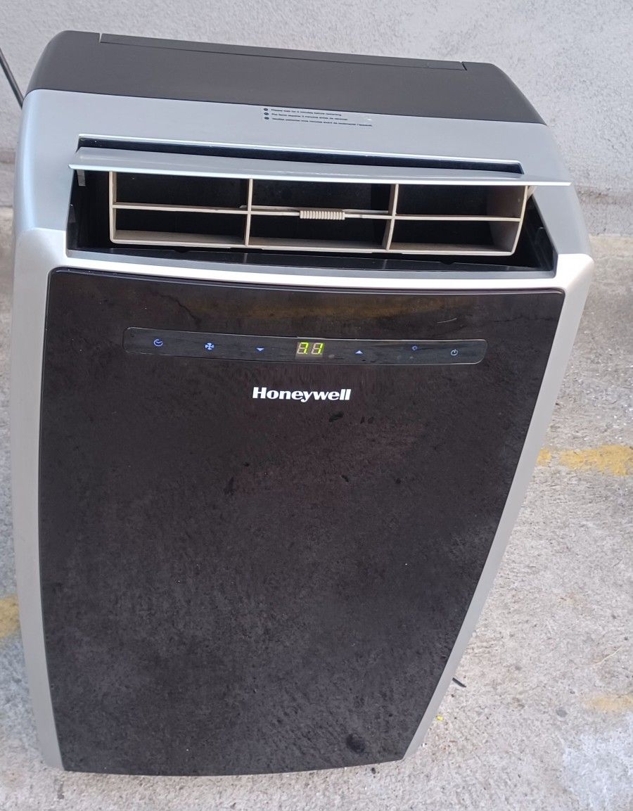 Honeywell Mn12ces 12,000 BTU. Blows COLD. Remote Included