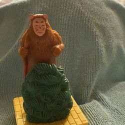 Vintage ‘97 Blockbuster ‘Lion’ Figurine Toy.