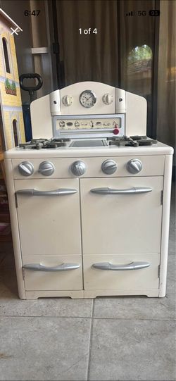 KidKraft Vintage Wooden Play Kitchen – Excellent Condition!