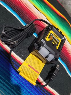 Dewalt 12v/20v Charger...NEW_NUEVO $25 PRECIO FIJO_FIRM PRICE 