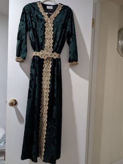 New Elegant Green Velvet Maxi Dress with Gold Lace