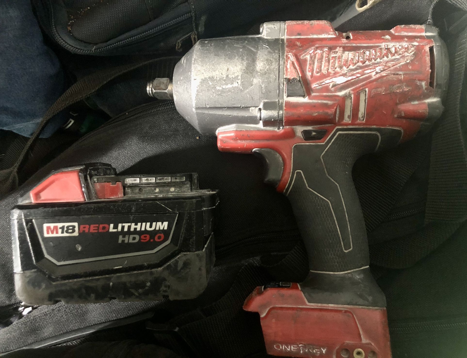 Milwaukee 1/2” Torque Impact Wrench + 9ah Battery
