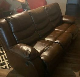Leather Duel  Recliner Couch Very Comfortable  Good Condition Works  Great  Can Deliver Okc 30