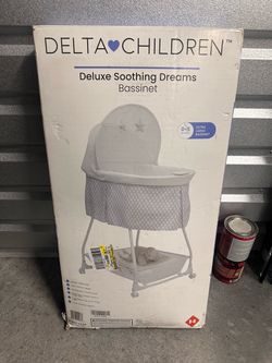 Delta Children Deluxe Soothing Dreams Bassinet