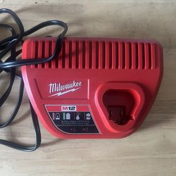 Milwaukee M12 Charger 