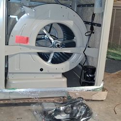 Brand new never used Champion 
Swamp Cooler 4800CFM Downdraft  Evaporative Cooler 1800sq