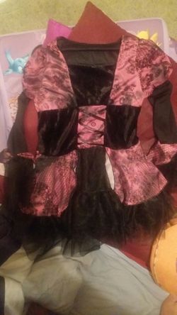 Girls witch costume size 6/7