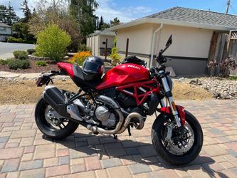 Clean title 2020 Ducati monster 821