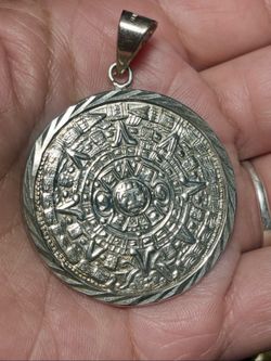 Medalla grande maya azteca