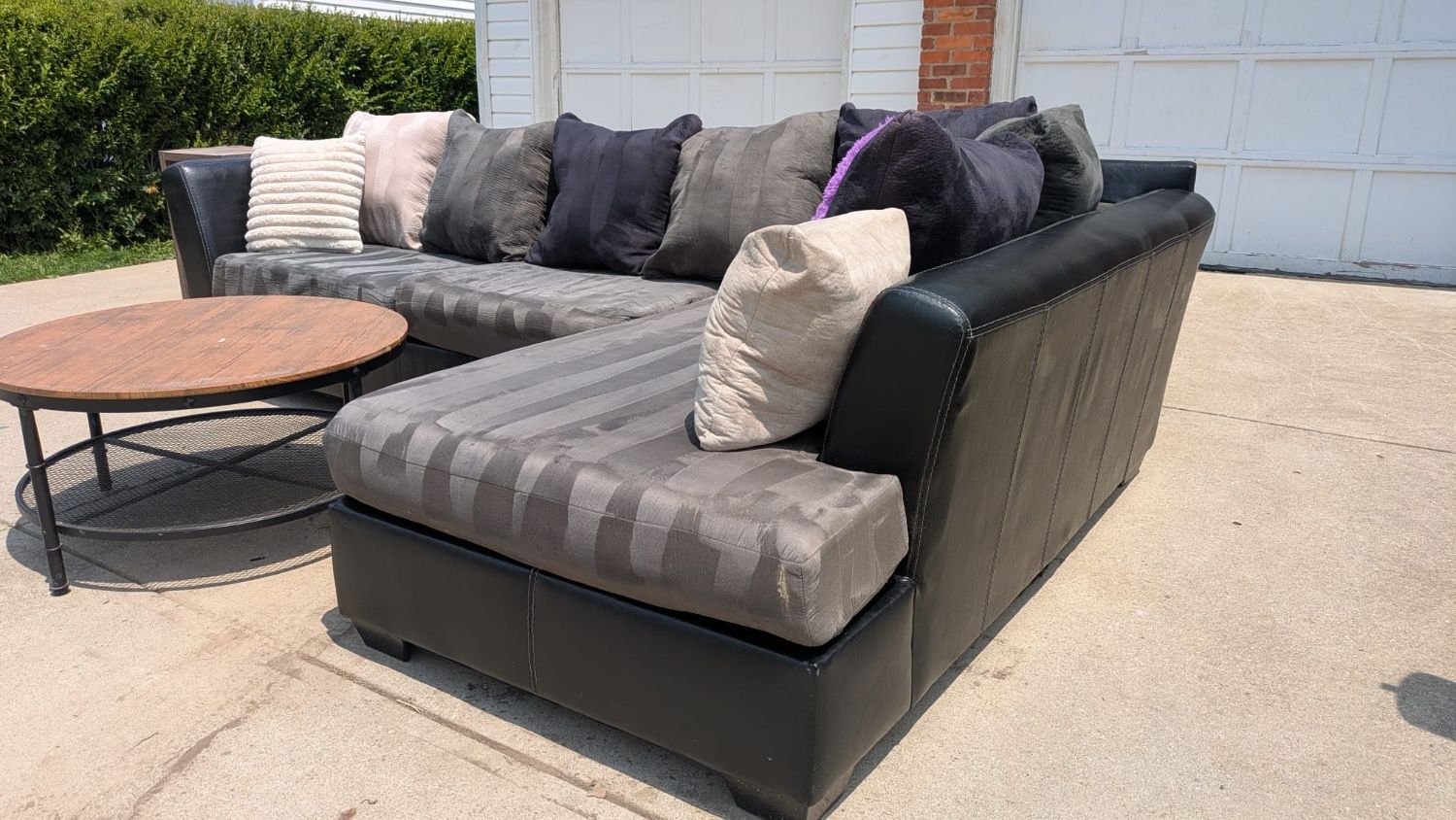 🛋️💥 Ashley Sectional 💥 Free Delivery And Financing Available!