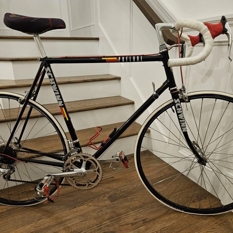 schwinn prelude bicycle Classic Schwinn Prelude 58cm Road Bike for Sale in Marysville, WA