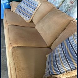  Free Sofa 