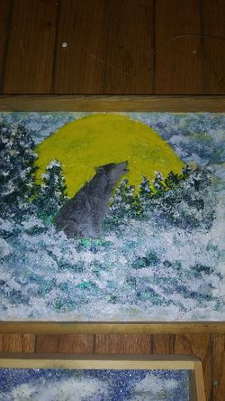 Wolves padded Storage chest with 2 hand designed wolf puttray