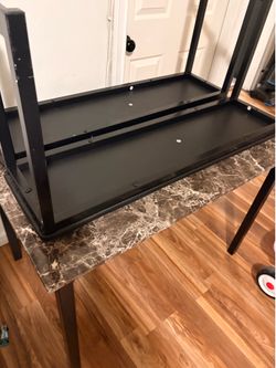 Small kitchen table  very nice $55