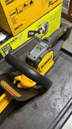 DEWALT 20V MAX XR BRUSHLESS 24"IN HEDGER TRIMMER TOOL ONLY LIKE NEW
