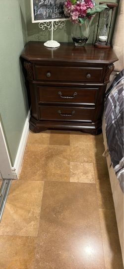Dark Wood 3-Drawer Nightstand / Bedside Table