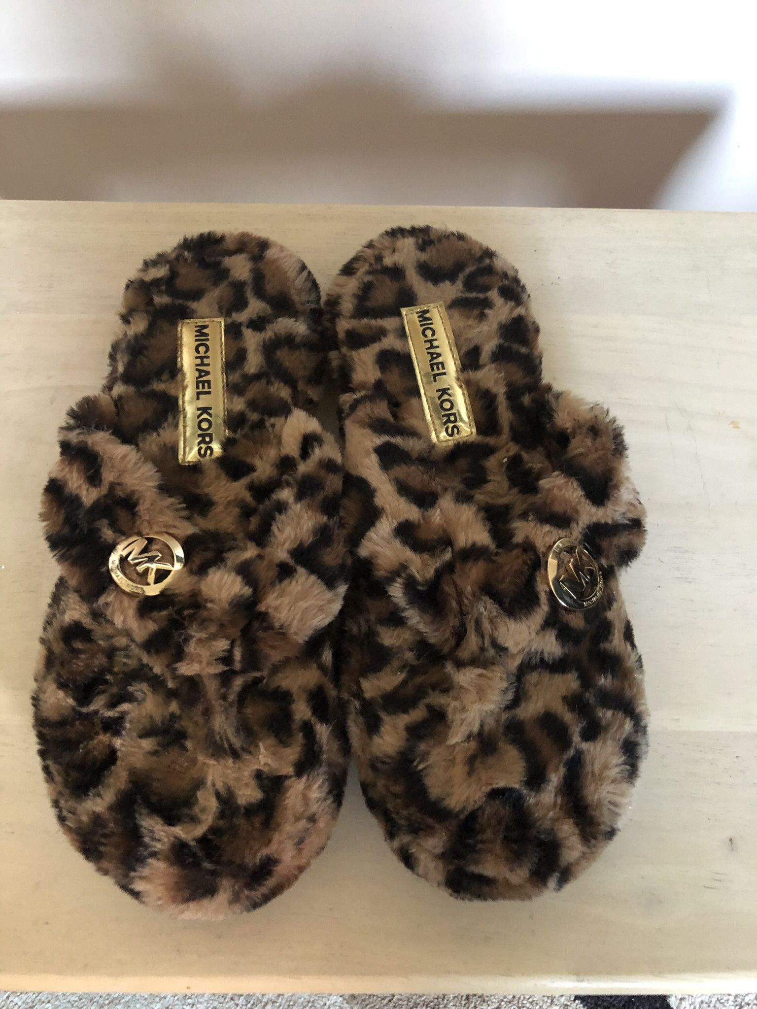 New Michael Kors Leopard Print Fuzzy Slippers Size 10 Clinton Township