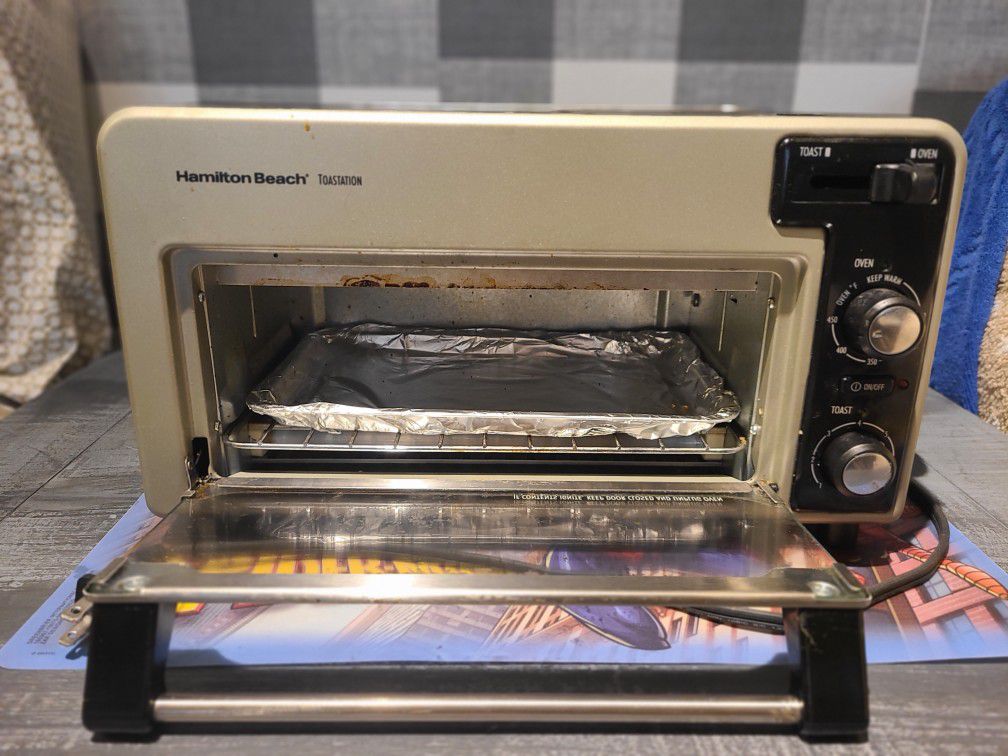 Hamilton Beach toastation Toaster/oven for Sale in Lake Elsinore