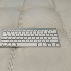 Apple. A1314 Bluetooth Keyboard 
