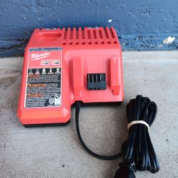 CHARGER MILWAUKEE 