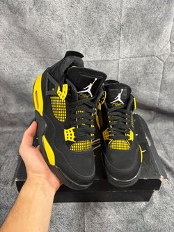 SIZE 8 | JORDAN 4 THUNDER WITH BOX | PRE-OWNED