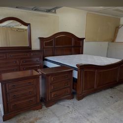 Solid wood king bedroom set 5 piece