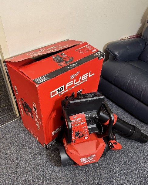 M18 FUEL Backpack Blower (Battery-Powered)