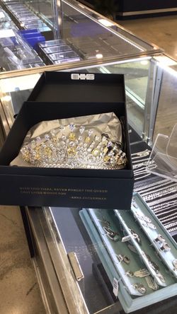 Anna Zuckerman Luxury Crown