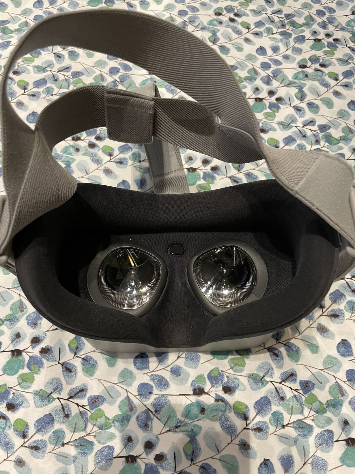 Oculus Go 64GB StandAlone VR Headset (MHA64) [HEADSET ONLY] for Sale in Tampa, FL OfferUp