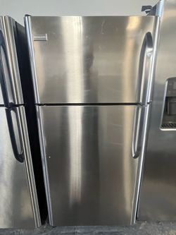 Refrigerator Frigidaire 30”