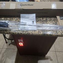 Taylormade Qi4D Fairway
Wood: Right-Handed 
Gender: Women
Multi Loft: 5 NEW IN BOX 