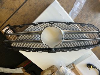 2006 Mercedes c300 OEM grill without emblem