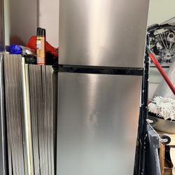 Vissani Fridge/Freezer 