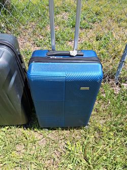 LOTS OF NICE LARGE  HARD SHELL  PULL ALONG LUGGAGE