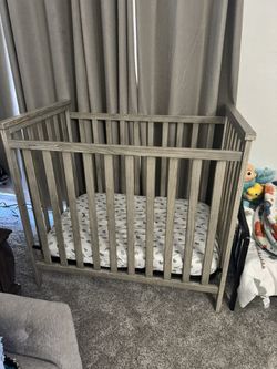 Mini Crib With Mattress And Protector