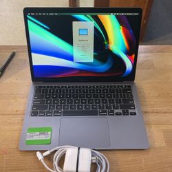 MacBook Air (Retina, 13-inch, 2020) With Charger 
