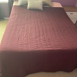 Queen size adjustable bed