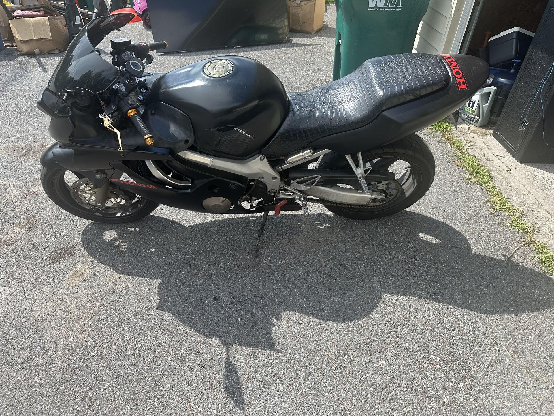 2000 Honda CBR F4